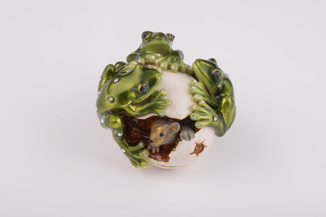 Frogs on Egg-3